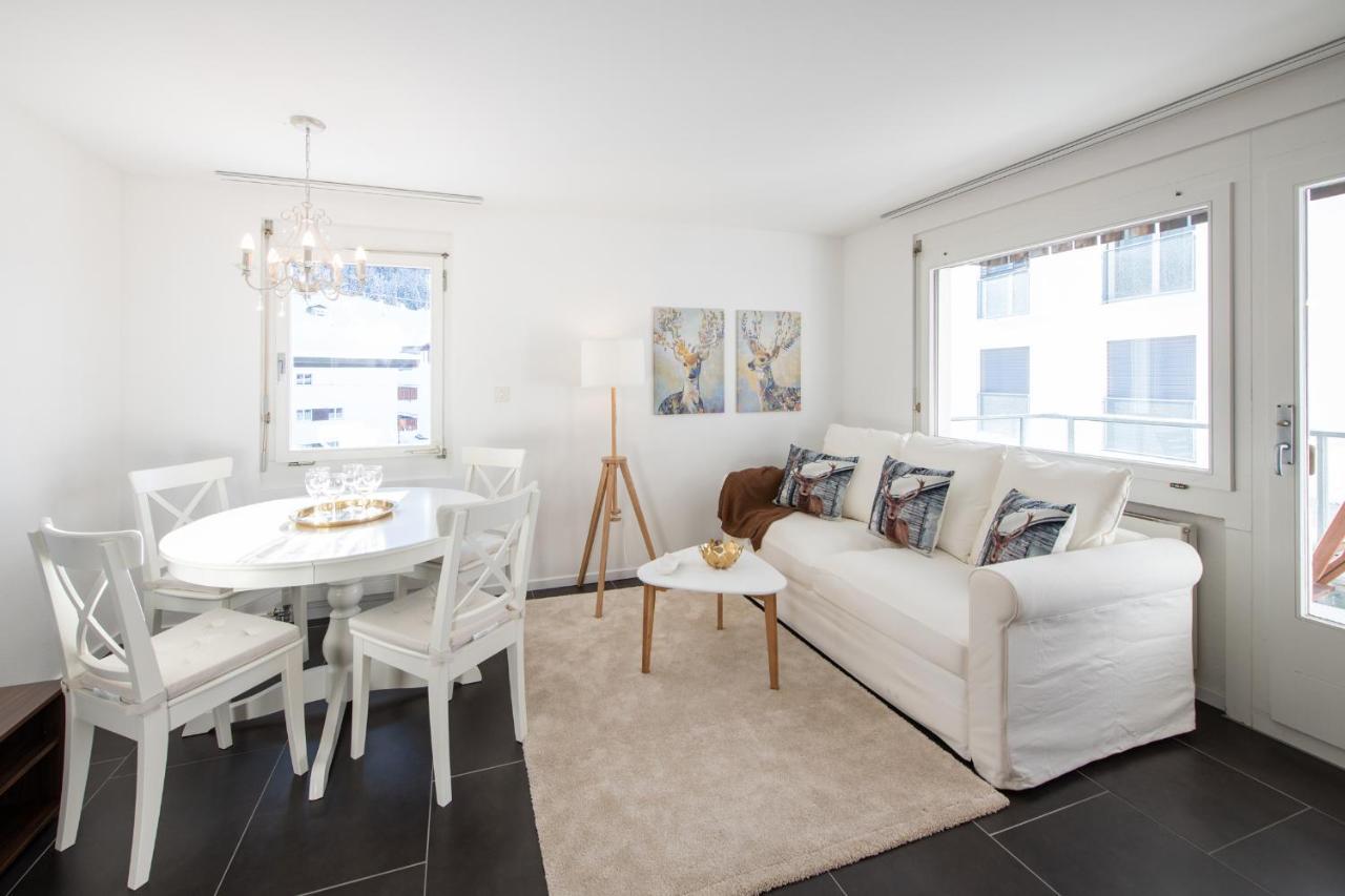 Agrimonia - Moebilierte Ferienwohnung Mit Balkon 达沃斯 外观 照片