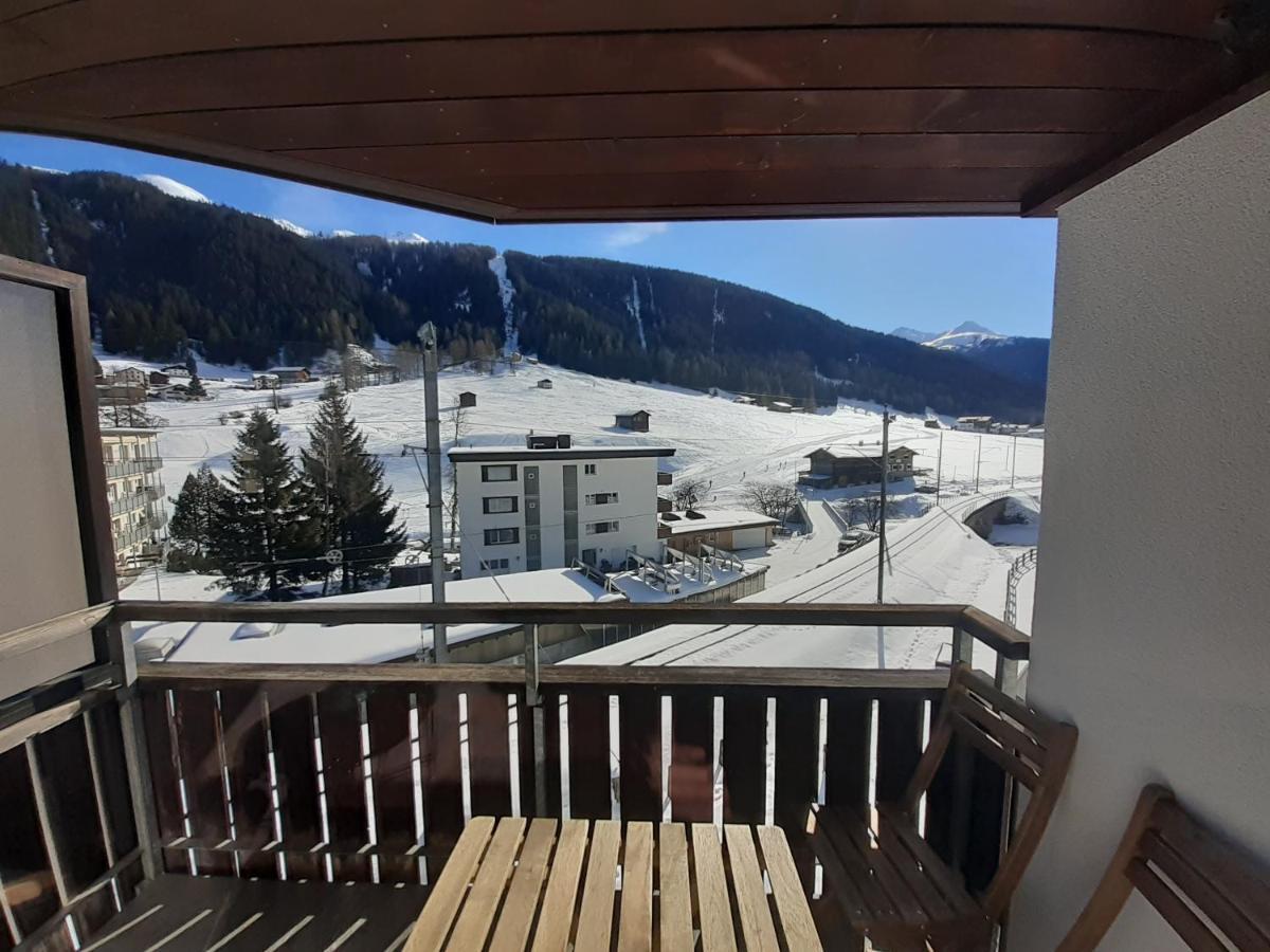 Agrimonia - Moebilierte Ferienwohnung Mit Balkon 达沃斯 外观 照片